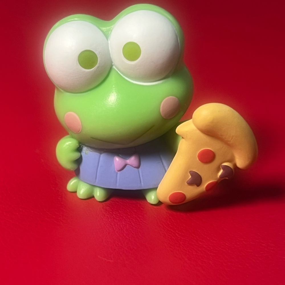 Keroppi Mini Figure Holding Pizza